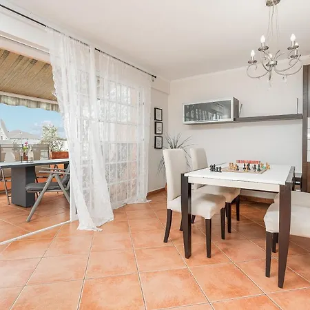 'bloom' Peaceful Beachside Bungalow